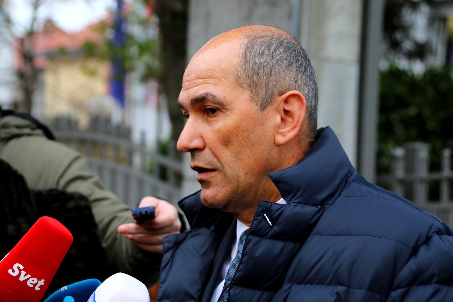 Janez Janša o hišnih preiskavah: Kaj takega si ne bi privoščil niti Lukašenko.