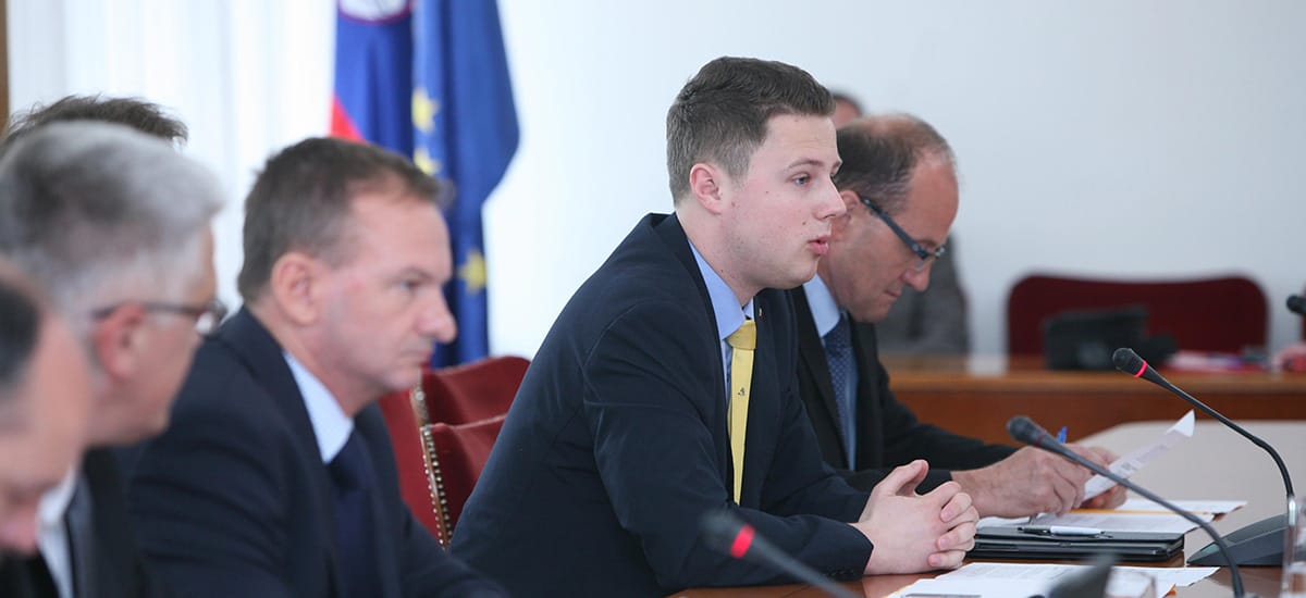 Žan Mahnič: Kako Vlada RS ocenjuje potezo Slovaške, da muslimanskih migrantov ne bo več sprejemala v svojo državo?