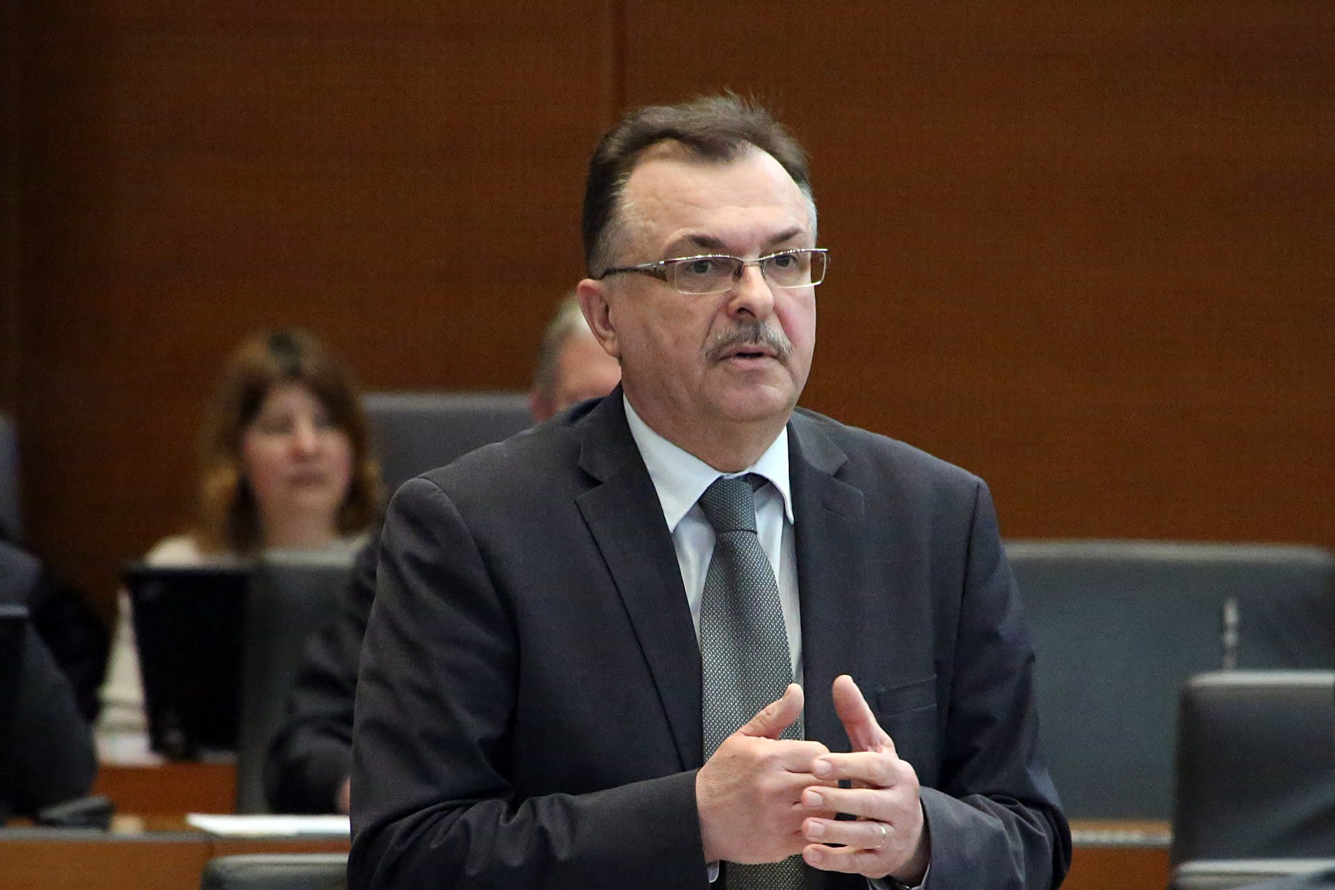O pojavu levega ekstremizma bi morali razpravljati na seji Državnega zbora