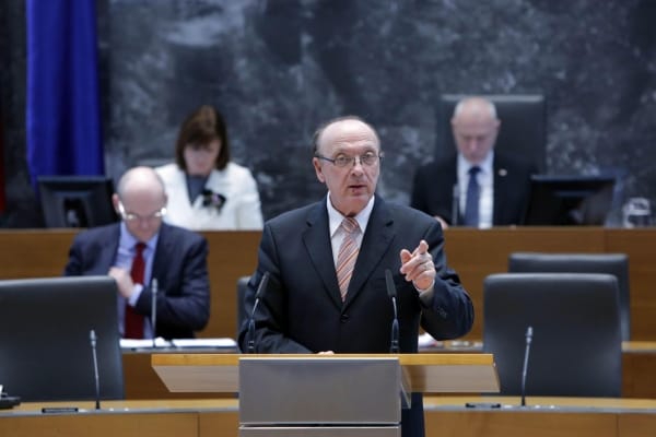 Dr. Vinko Gorenak: »Dobra« vlada in »slabi ljudje«