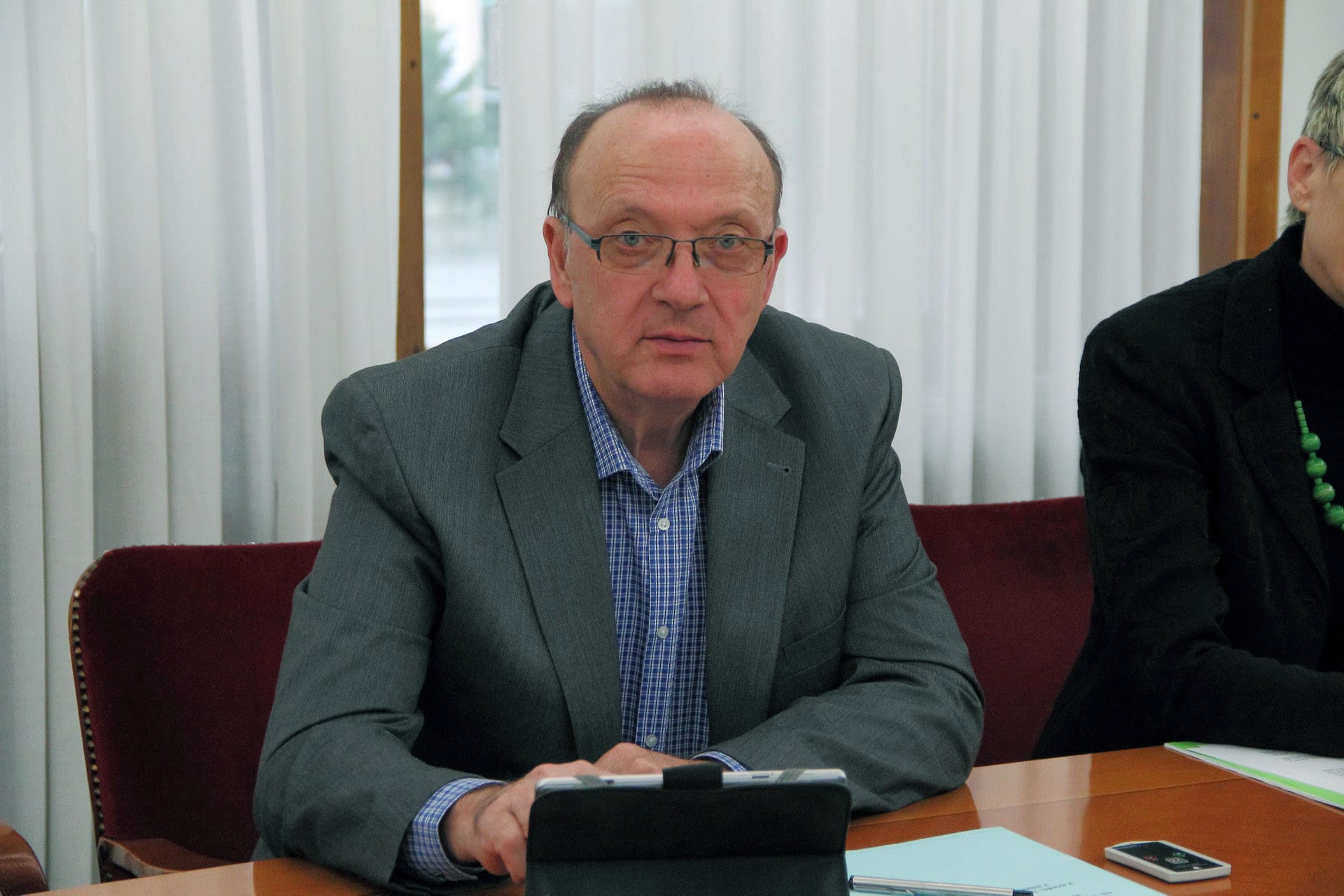 Dr. Vinko Gorenak: “Ne hvala, poslanka Jasna Murgel.”