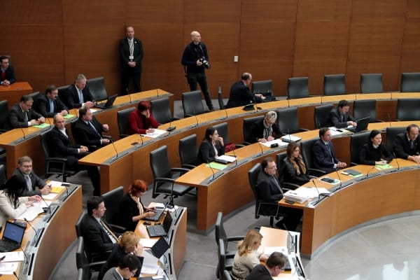 O nameščanju ilegalnih migrantov po Sloveniji