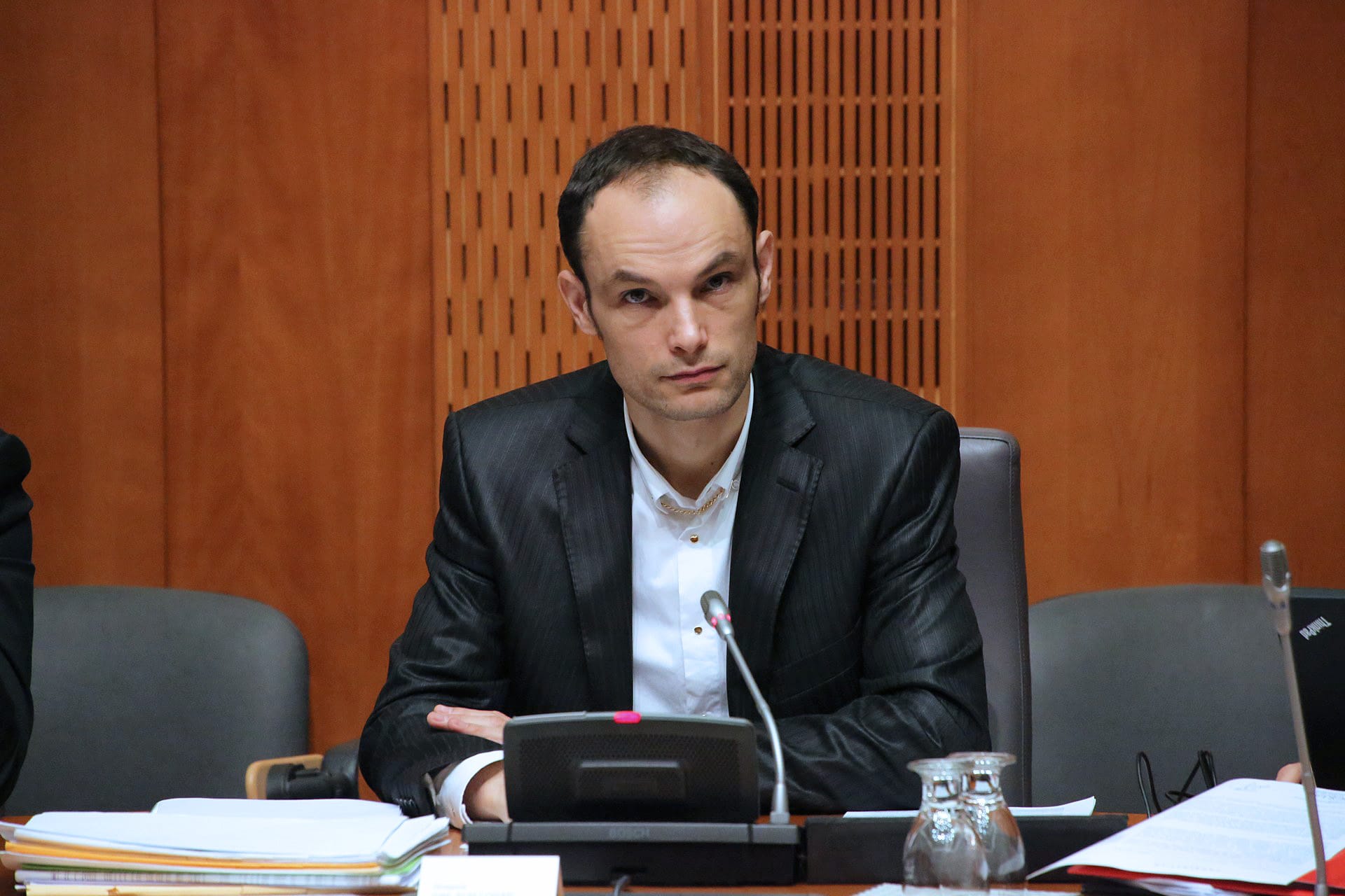 Priče pri pomembnih vprašanjih o kreditih izgubijo spomin ali pa ne želijo odgovarjati
