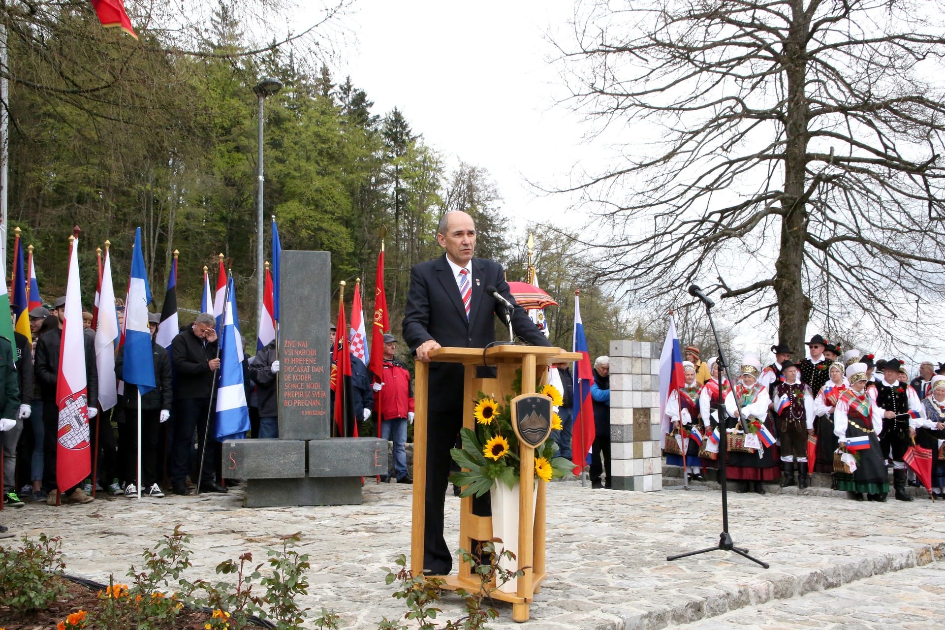 Janez Janša:  Slovenska državna zastava je simbol časa slovenske osamosvojitve
