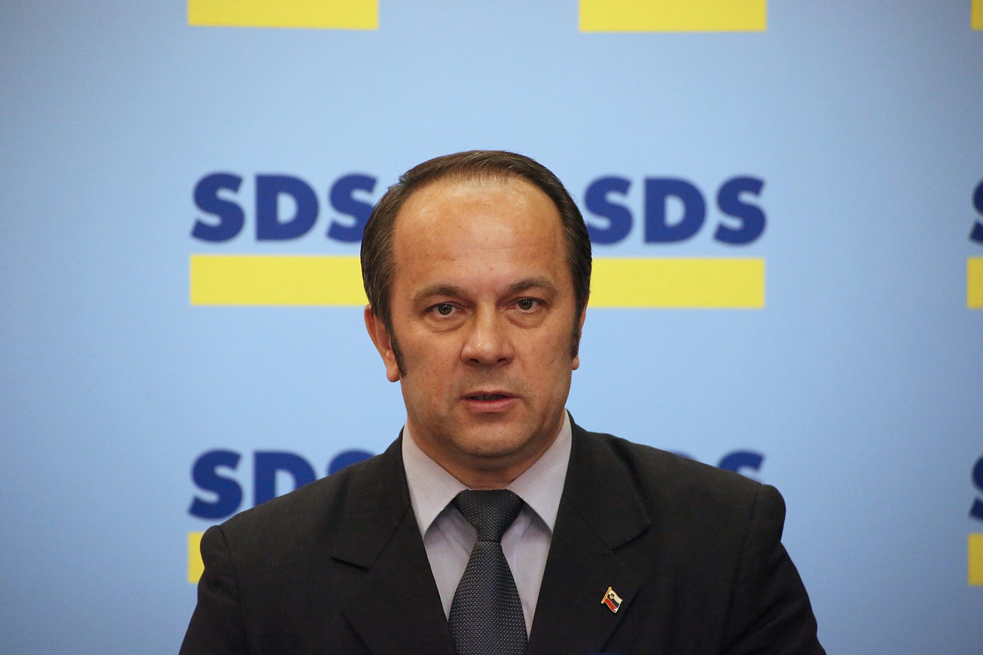 Mag. Branko Grims: Pravo ime umetno ustvarjene migrantske krize je socialni inženiring
