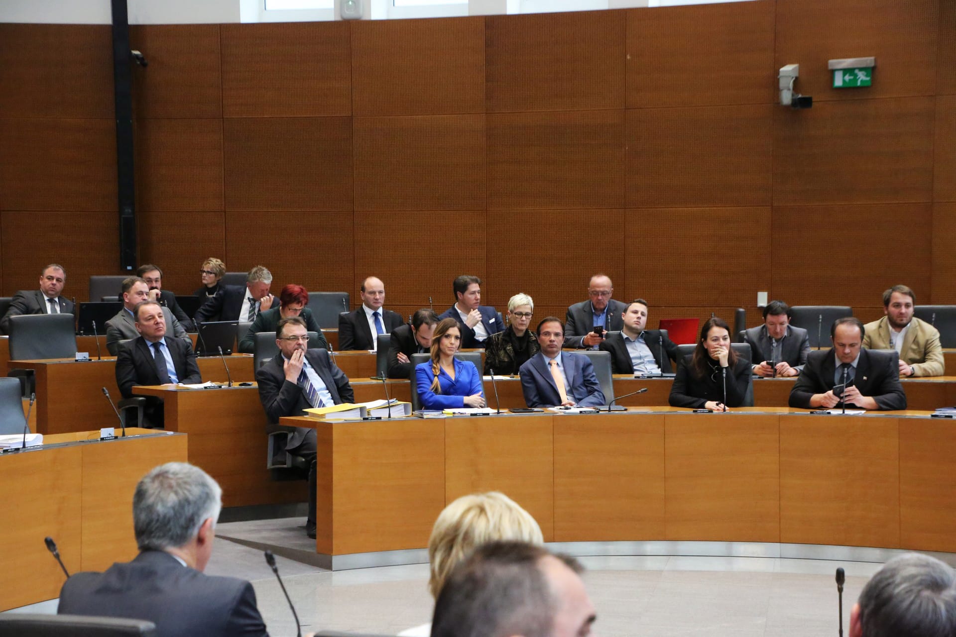 Danes razprava o nadaljnjem ukrepanju vlade v migrantski krizi