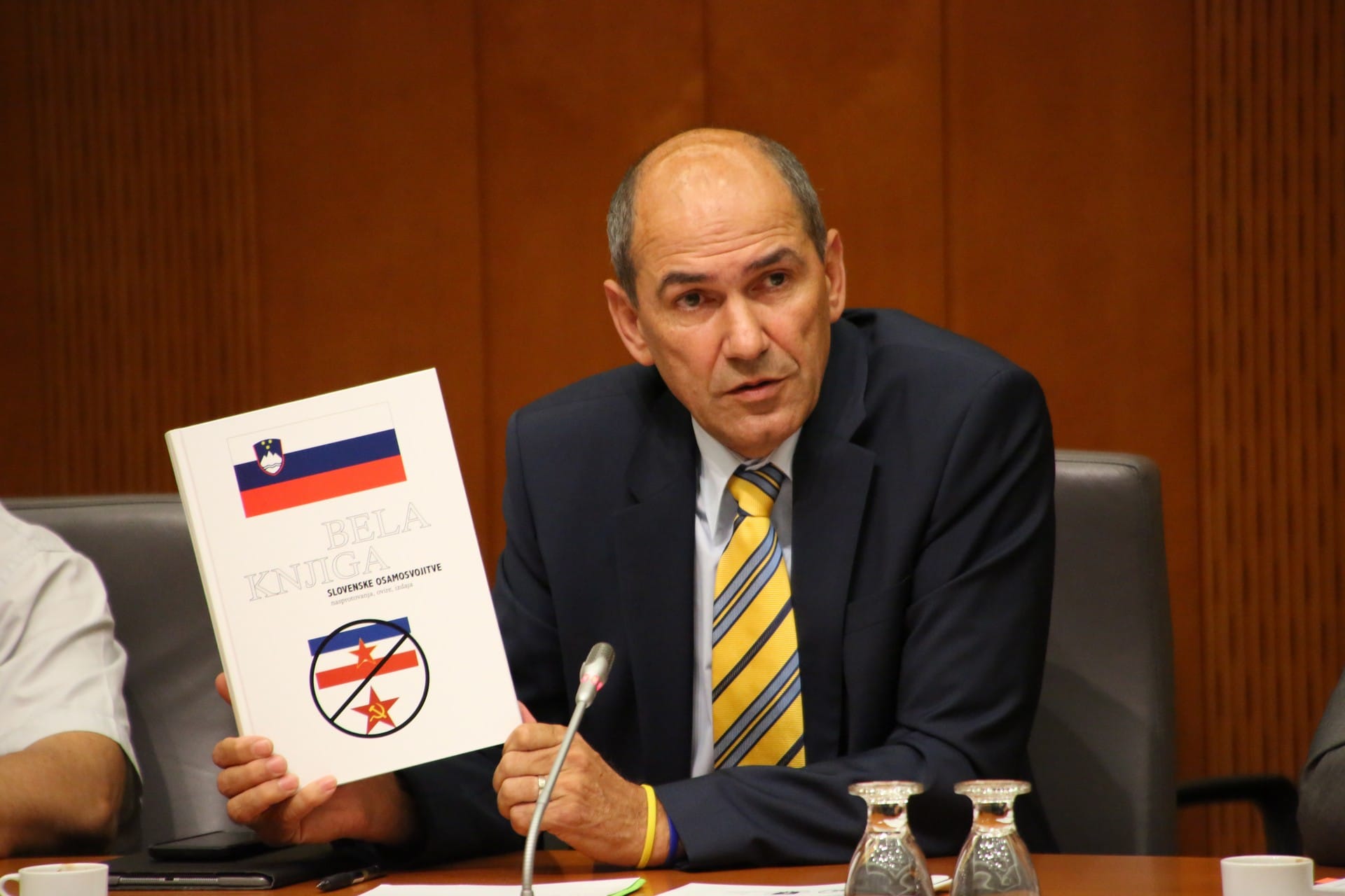 Janez Janša: Mati vseh afer z orožjem je razorožitev slovenske Teritorialne obrambe