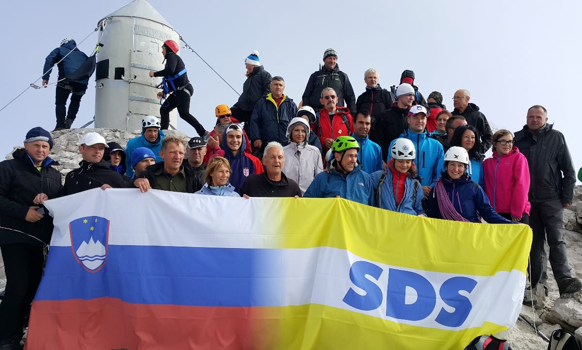 SDS spet na vrhu. Na vrhu Triglava.