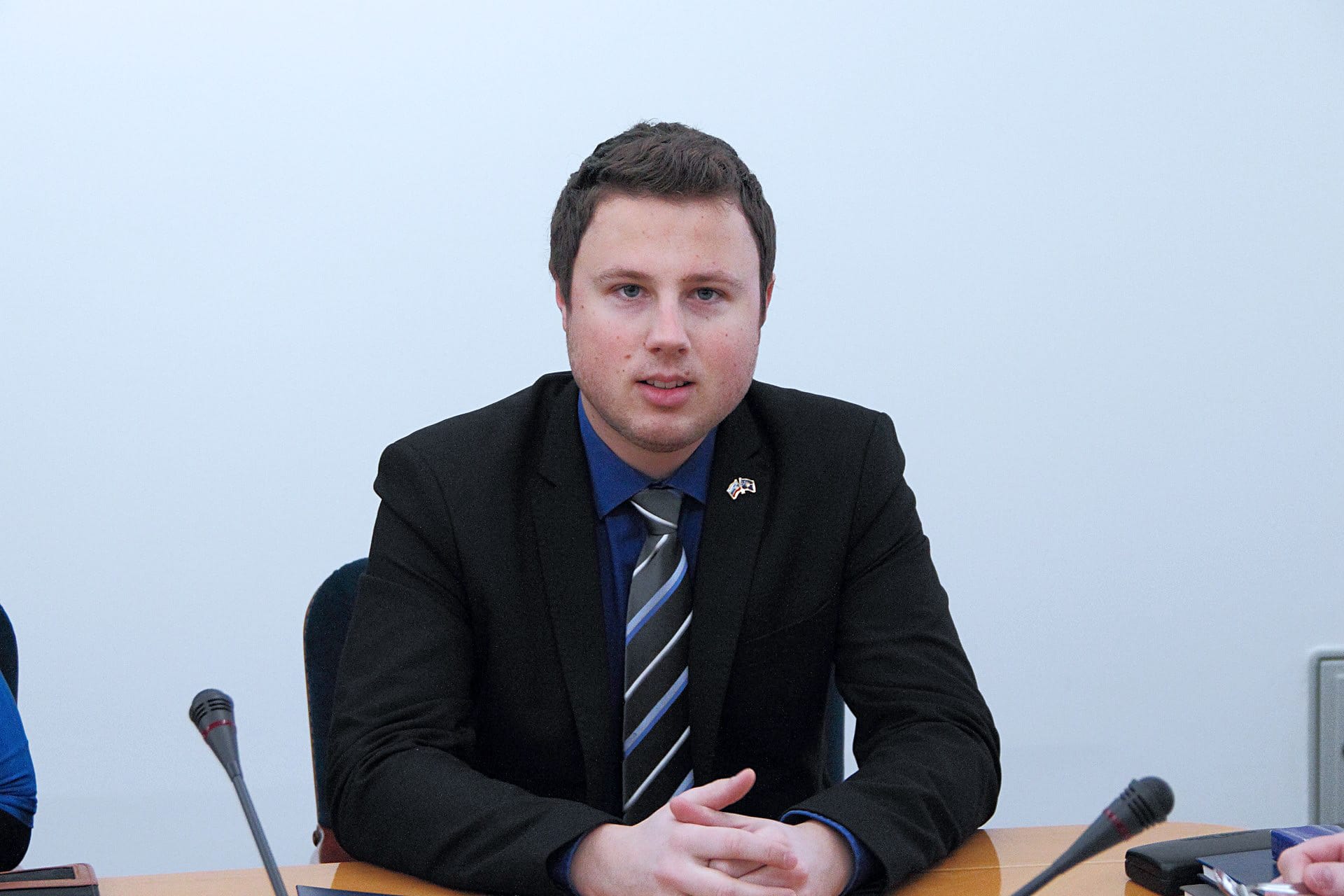 Žan Mahnič: Ali ministrica za obrambo meni, da smo bili pod rdečo zvezdo močnejši?