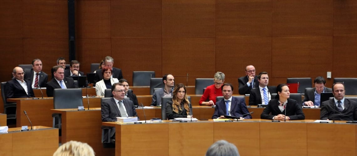Na pobudo SDS danes o dveh perečih težavah v zdravstvu: čakalne dobe in pediatrični urgentni centri
