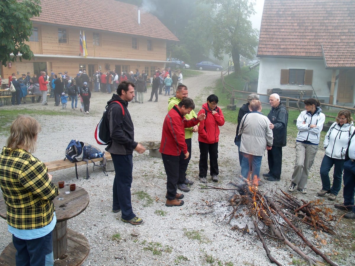 Tradicionalno srečanje na kmetiji v Vežnici