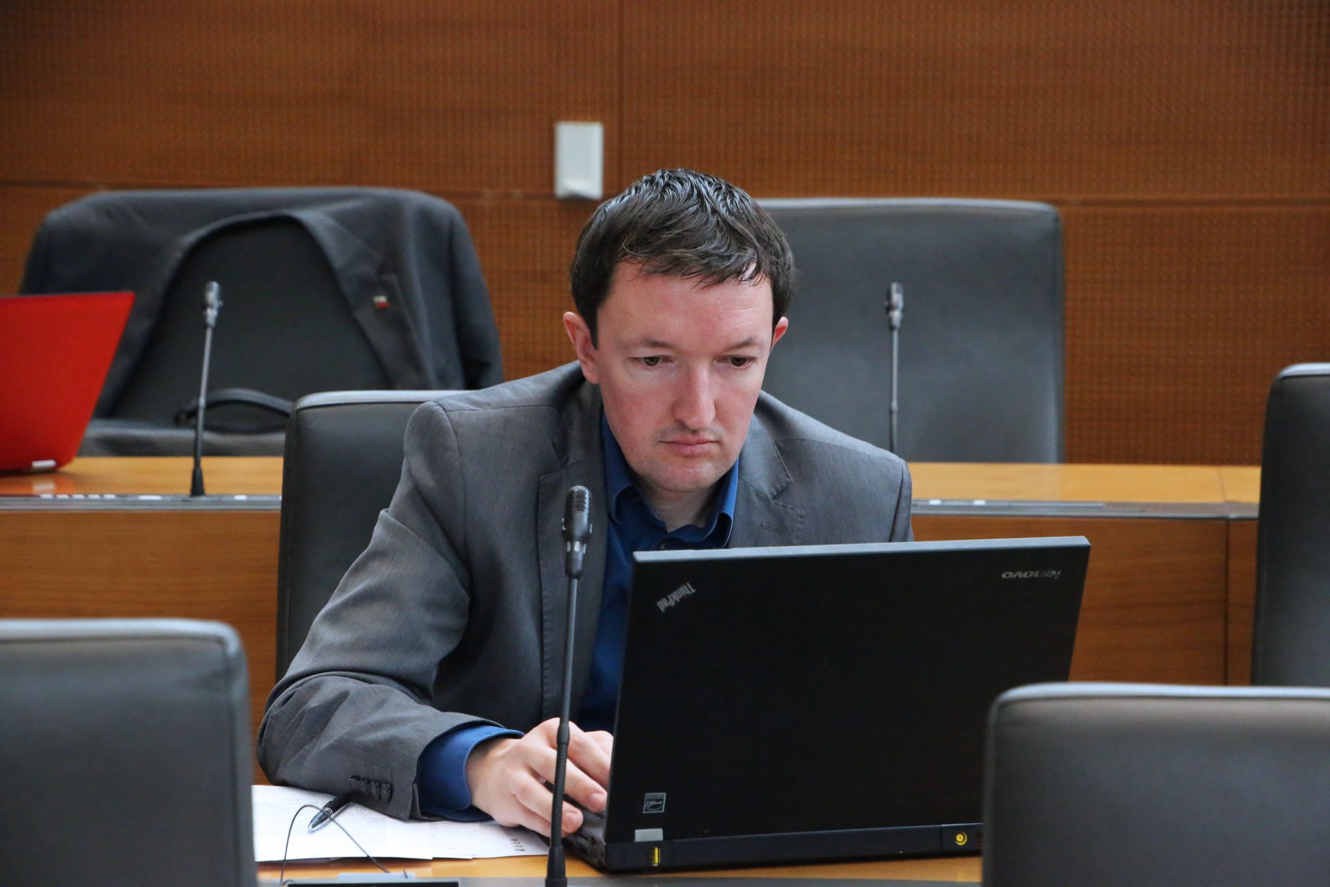 SDS s predlogom zakona za zmanjšanje brezposelnosti mladih