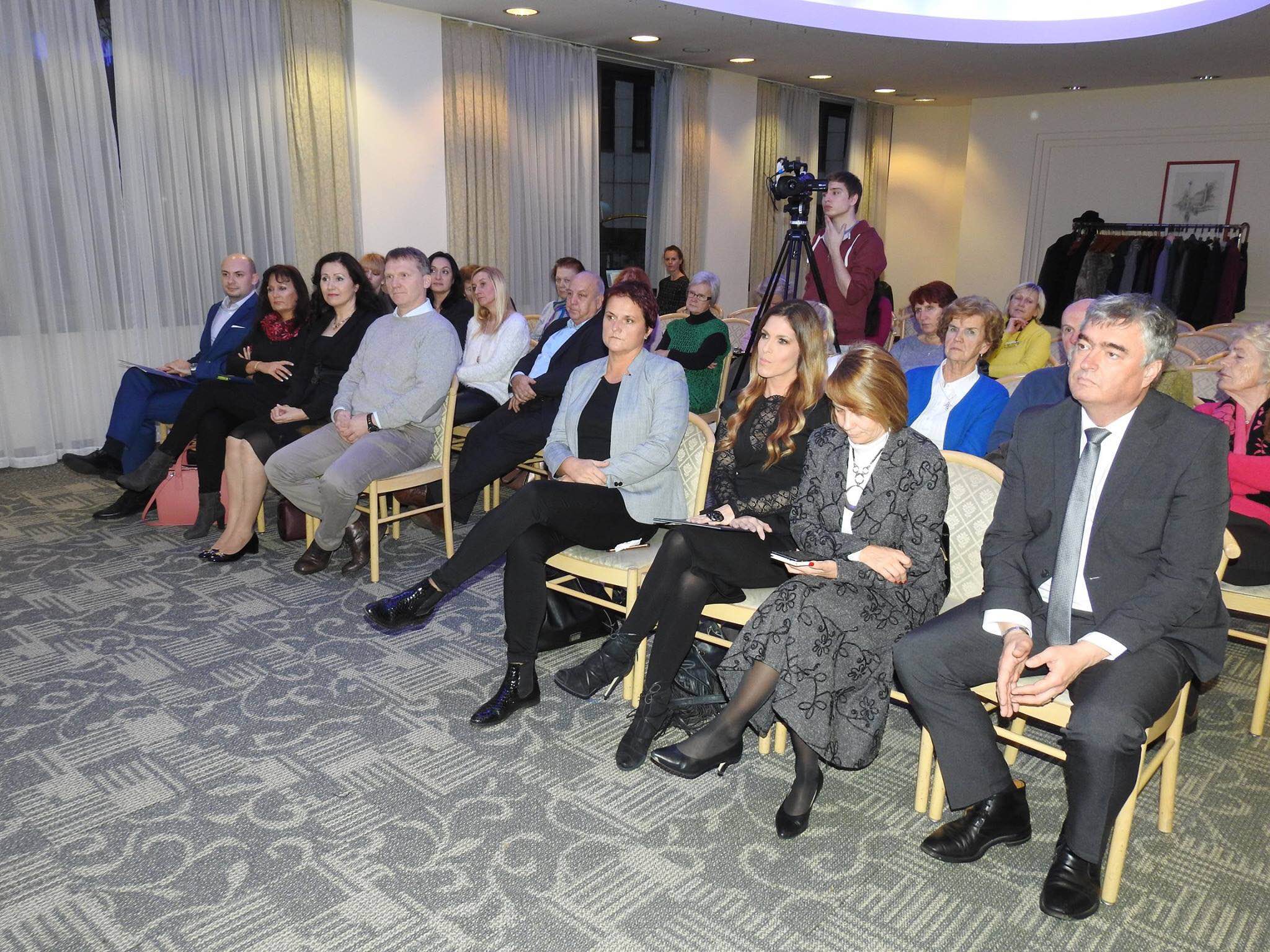 Na konferenci "Politika, družina in družba" o nasilju in diskriminaciji žensk