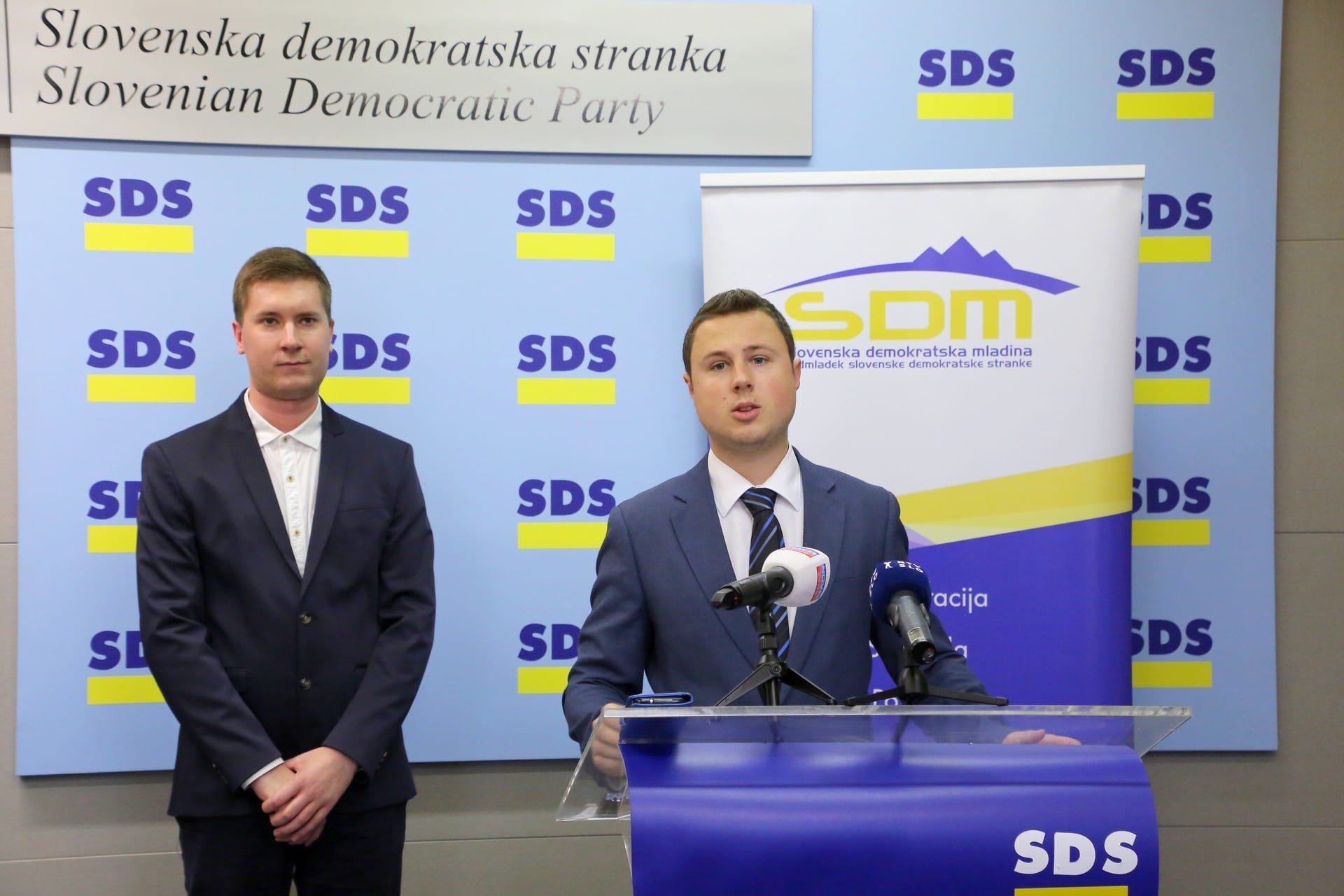 Matej Bečaj in Žan Mahnič: Predlagamo drugačno razdelitev denarja iz naslova koncesnin iz študentskega dela