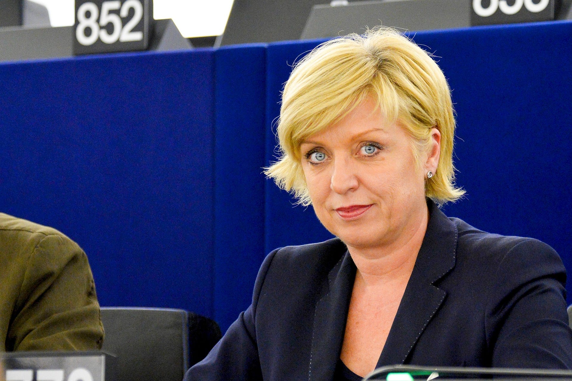Romana Tomc: Znakovni jezik naj bo eden od uradnih jezikov Evropskega parlamenta