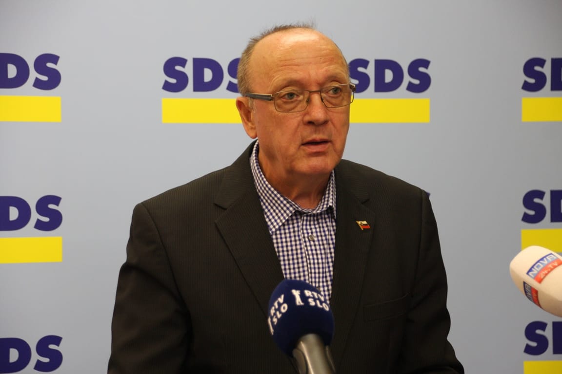 Dr. Vinko Gorenak: Premier Cerar je v Pariz očitno odšel na izlet in ne na delovni obisk