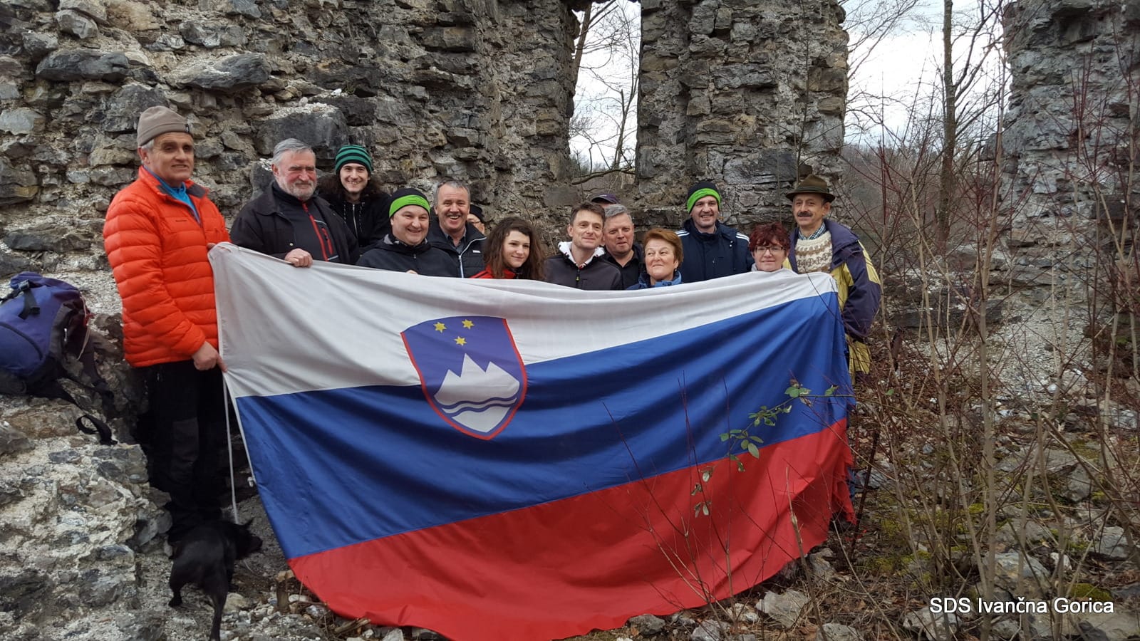Zamenjava zastave v čast domovine in v pozdrav udeležencem 24. pohoda po Jurčičevi poti