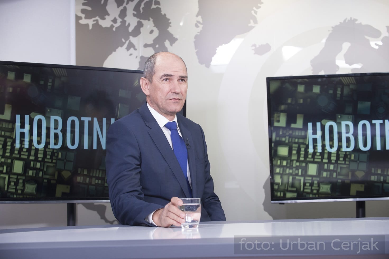 Janez Janša: "Evropa je na prelomnici. Molimo za mir in se oborožujmo."