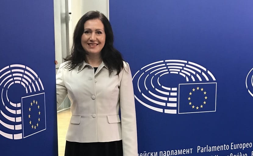 Omejitev veleprodajne cene za gostovanje v mobilnih omrežjih EU veliko dosežek