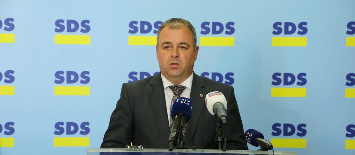 Zaradi nejasnosti glede okoljske katastrofe na Vrhniki terjamo odgovore pristojnih
