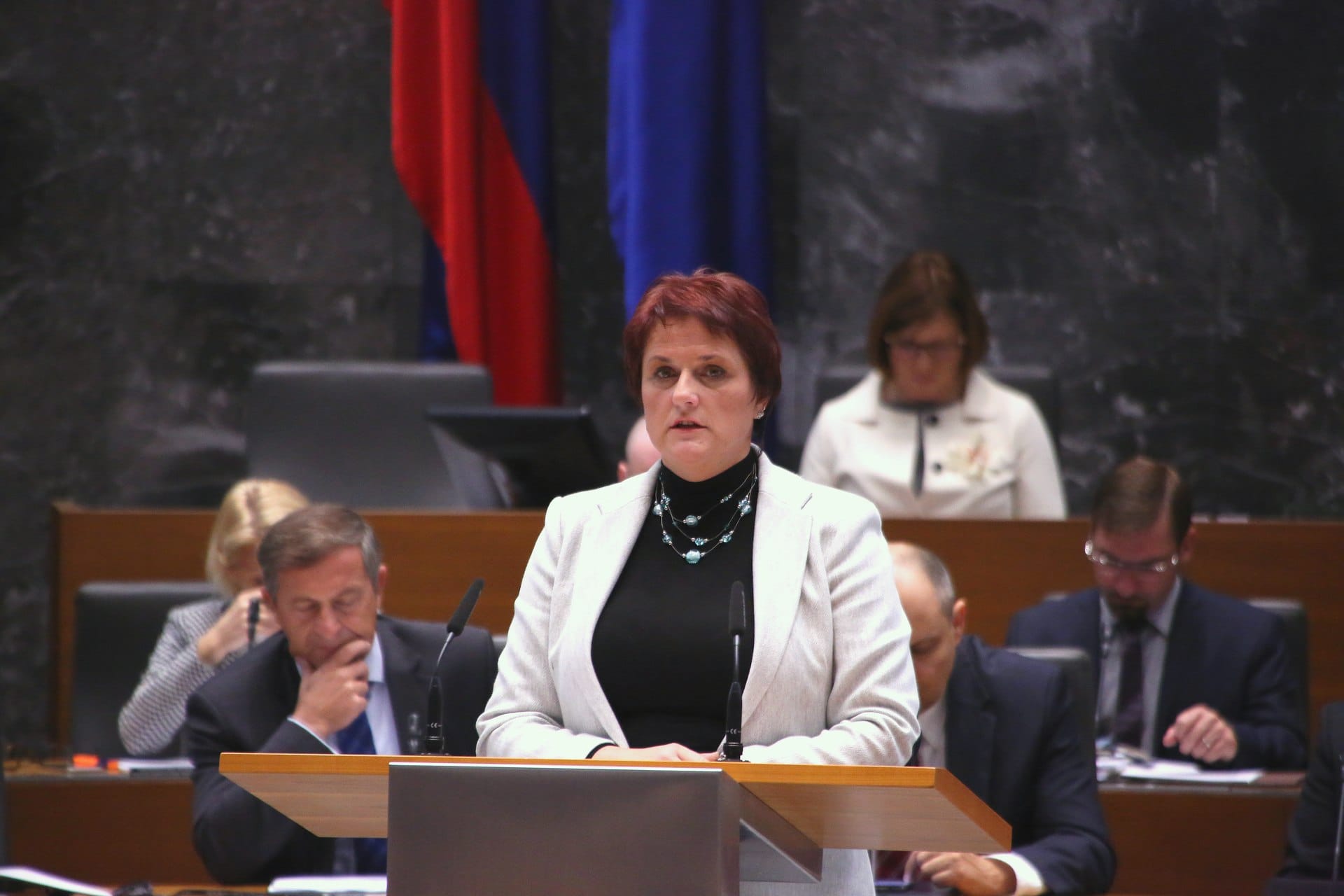 Skrajni čas je, da Miro Cerar pozove Milojko Kolar Celarc k odstopu s funkcije ministrice za zdravje