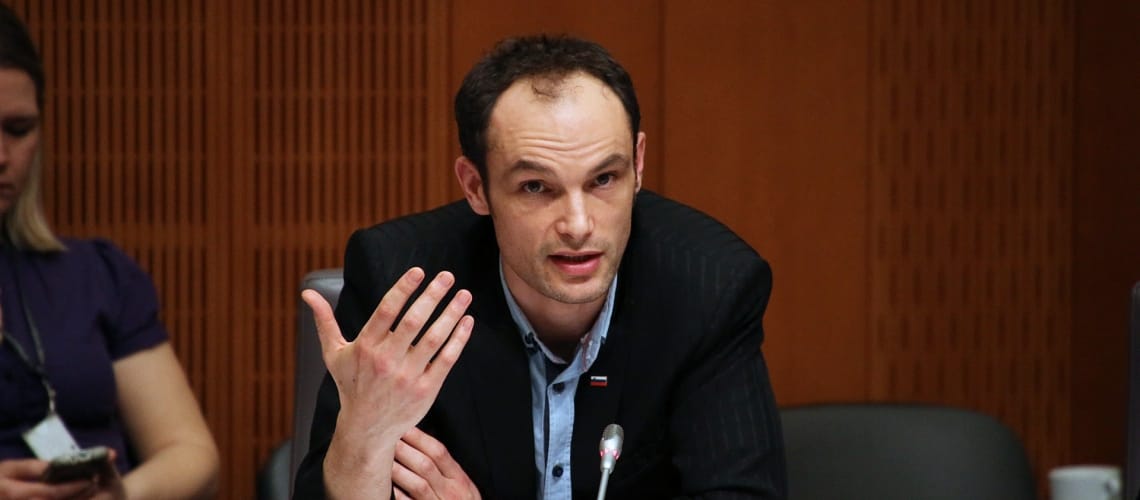 Pred preiskovalno komisijo o bankah nekdanji direktor Urada za preprečevanje denarja Andrej Plausteiner