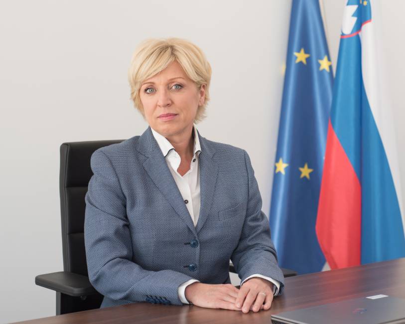 Romana Tomc: Proti dvojnim merilom in za več preglednosti pri obdavčevanju multinacionalk
