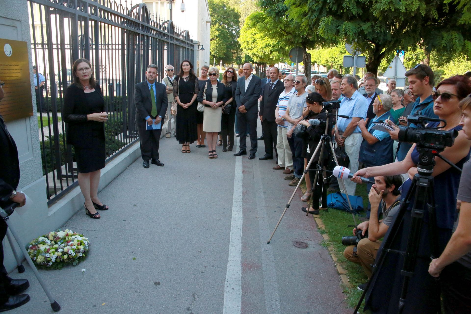 Stremeti bi morali k resnici, pravici in spravi