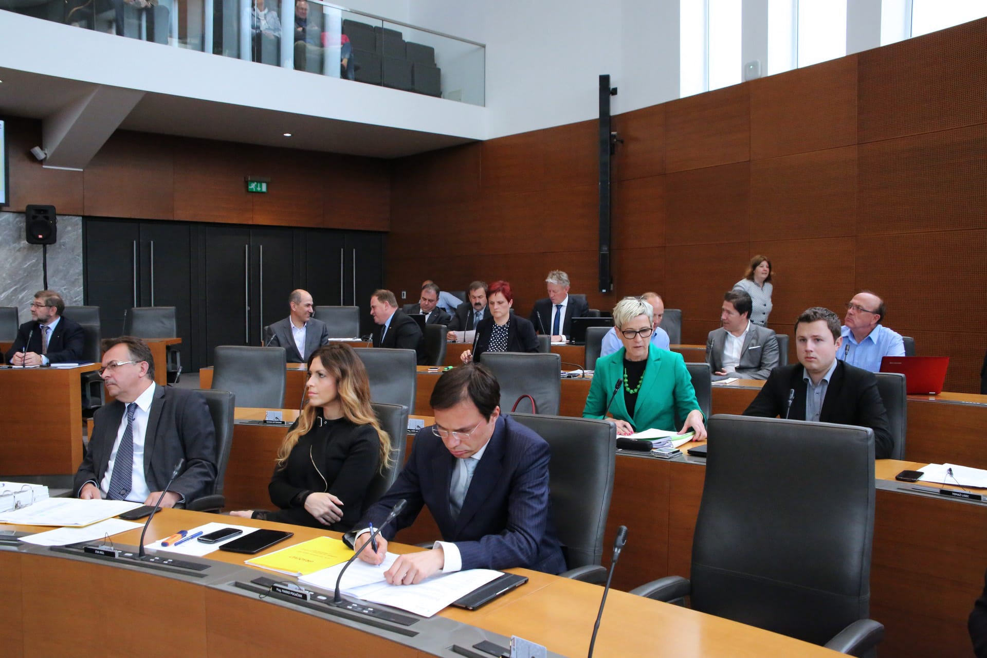 Danes pred poslanci poročilo preiskovalne komisije o bankah glede pranja denarja v NLB