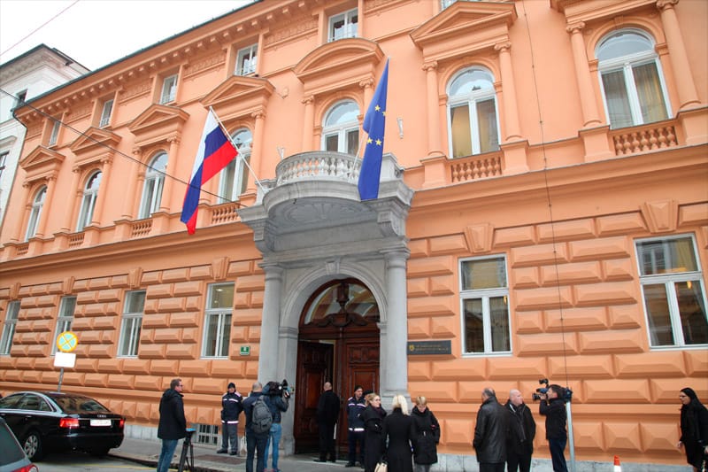 Krščanski forum SDS:  Nedopustne manipulacije z ustavo
