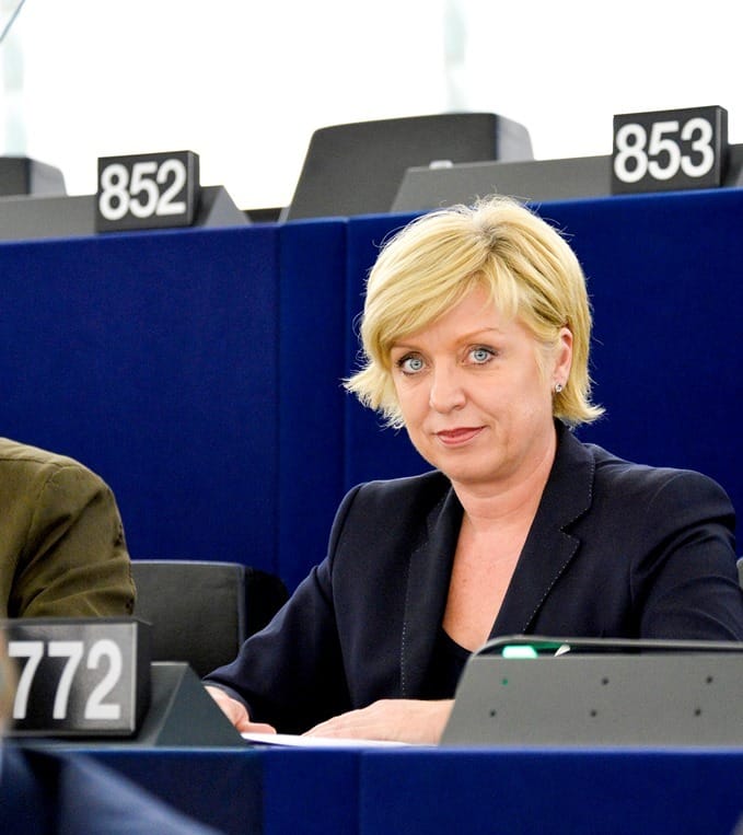 Romana Tomc: Prisila in kaznovanje v Dublinski uredbi sta nesprejemljivi