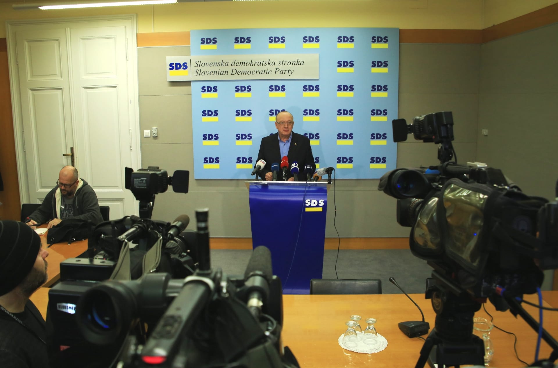 Dr. Vinko Gorenak: Predsednik vlade je z zlorabo položaja storil kaznivo dejanje. Zato smo vložili ustavno obtožbo.