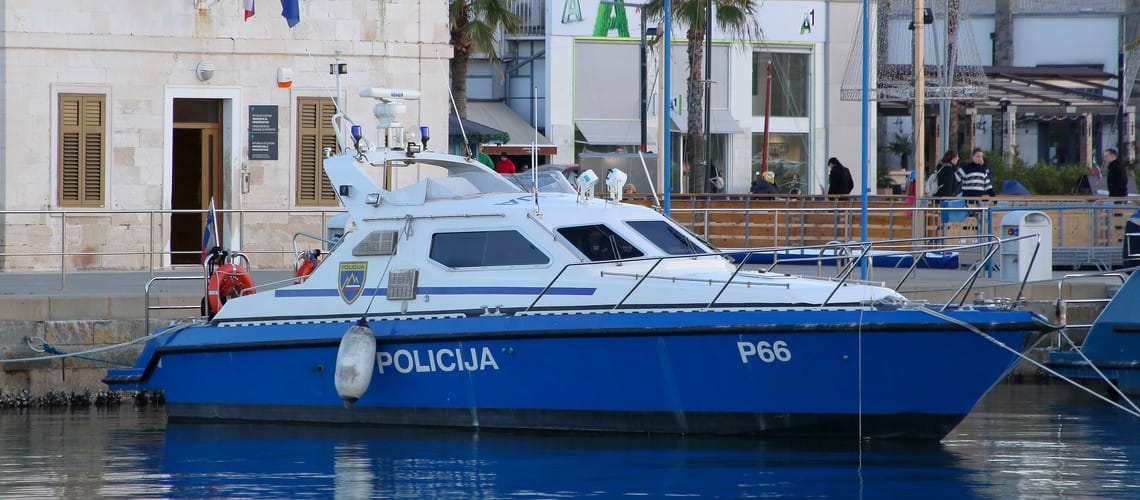 Nujno je treba povečati ugled policistov v javnosti