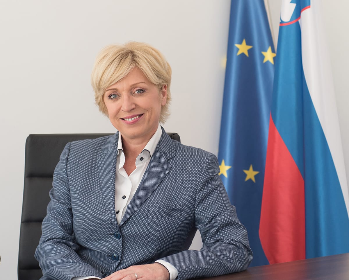 Romana Tomc: Provokativna avstrijska poteza glede otroških dodatkov