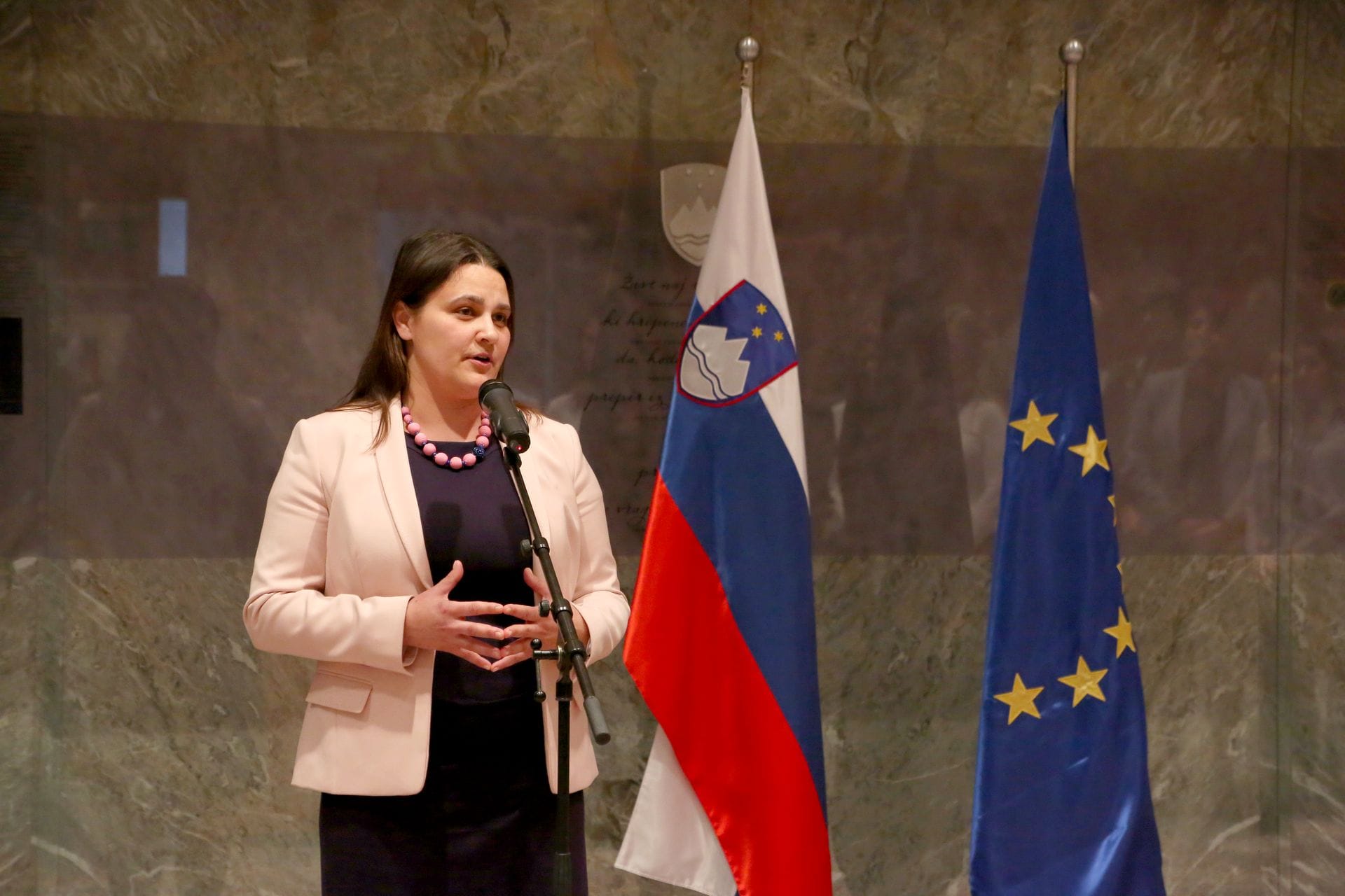 Suzana Lep Šimenko: Ženske v politiki ne razmišljamo zgolj z glavo, ampak tudi s srcem