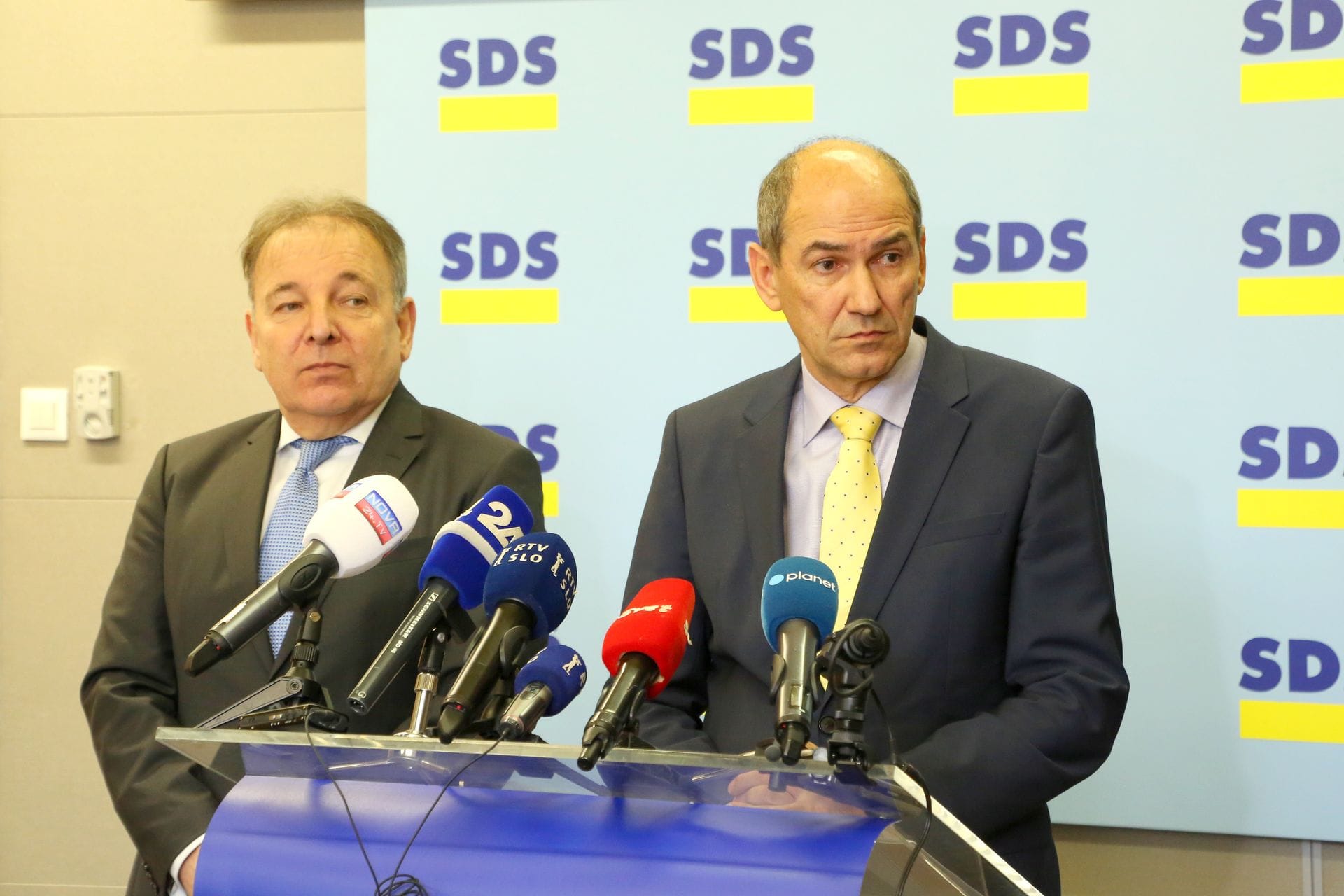 Janez Janša: NLB in vlada na škodo davkoplačevalcev upoštevata nezakonite sodbe hrvaških sodišč