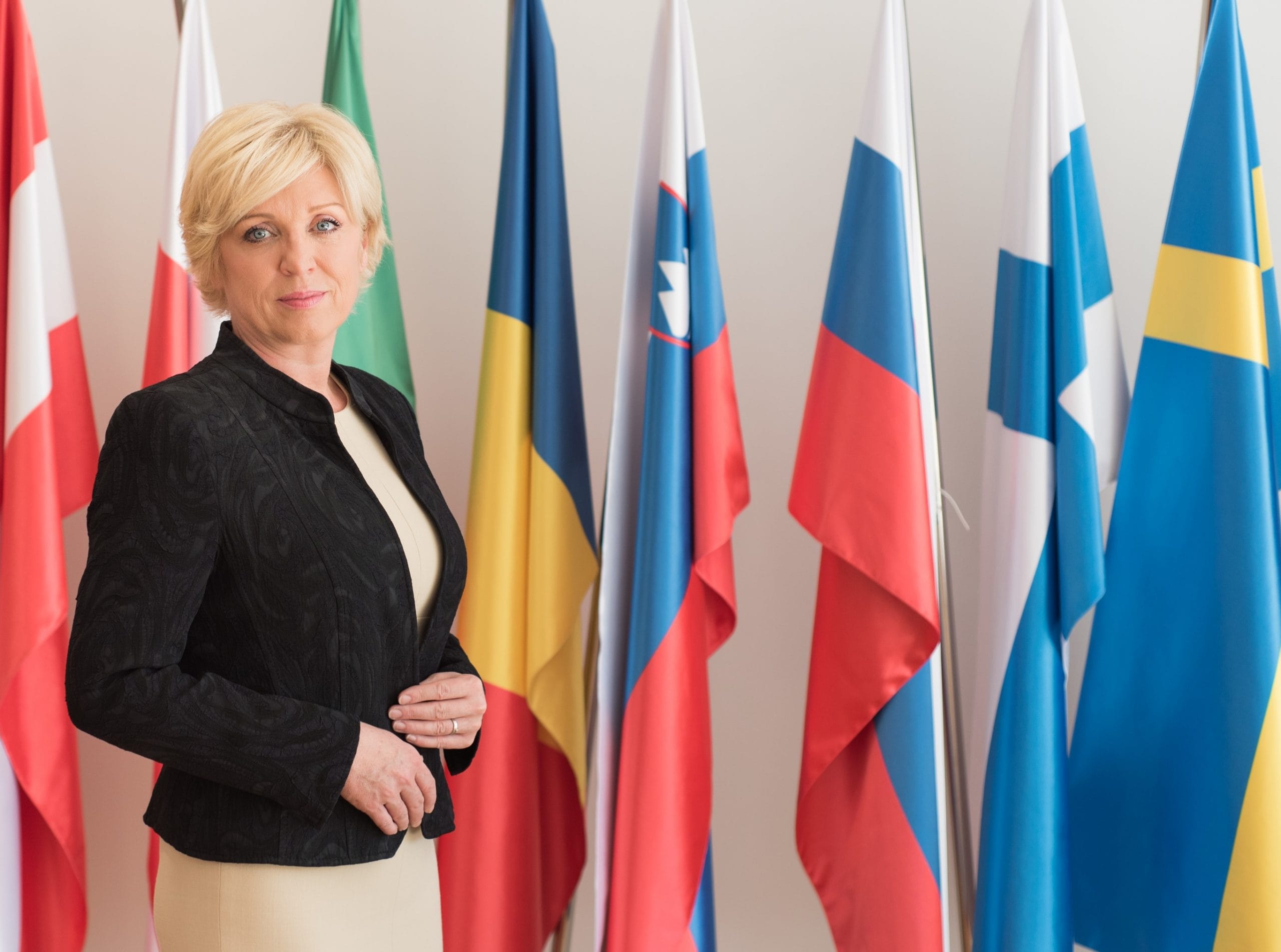 Romana Tomc: Umazan denar daje podlago za delovanje globoke države, ki jo vodijo skriti lastniki