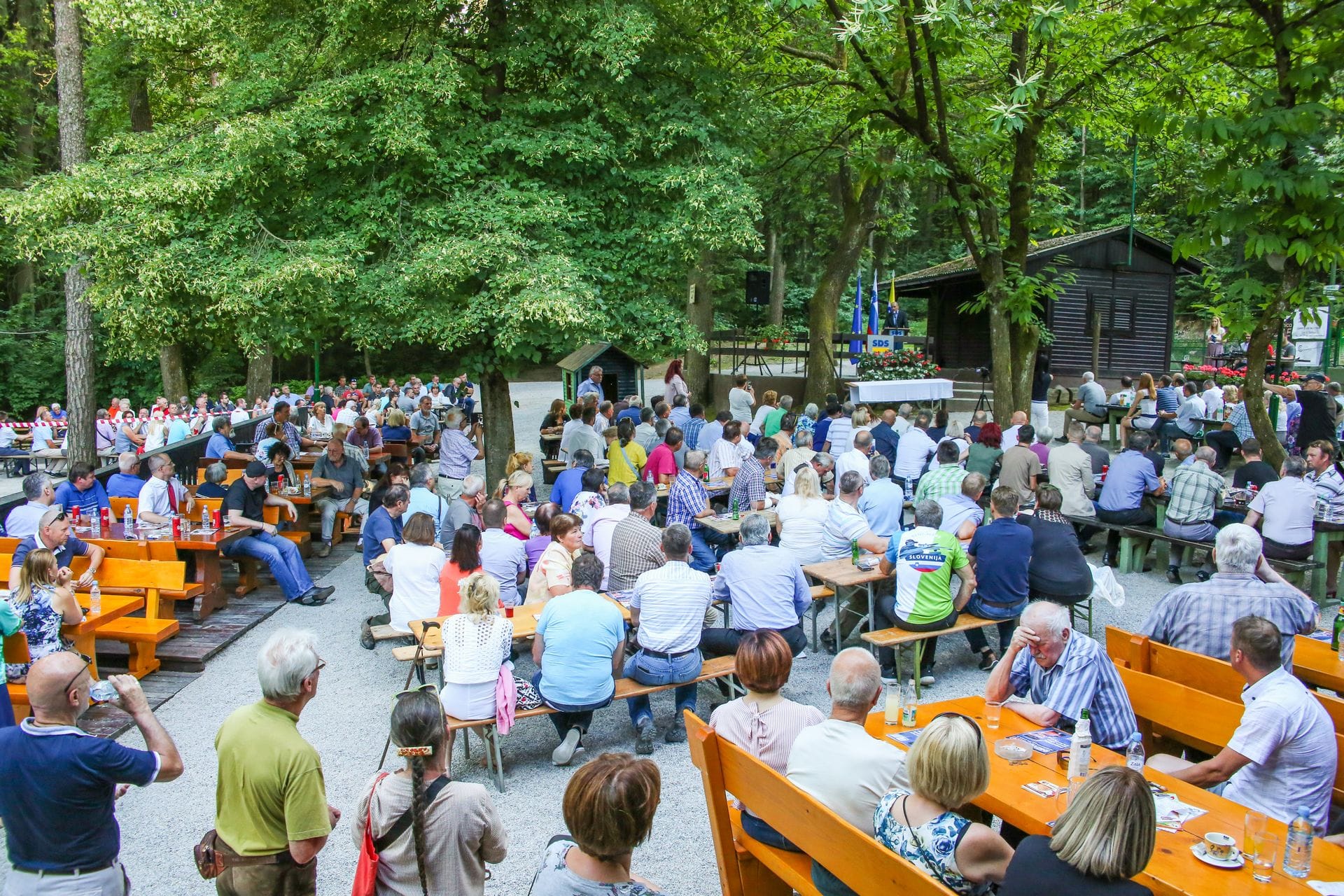 Močno okrepljena družina SDS