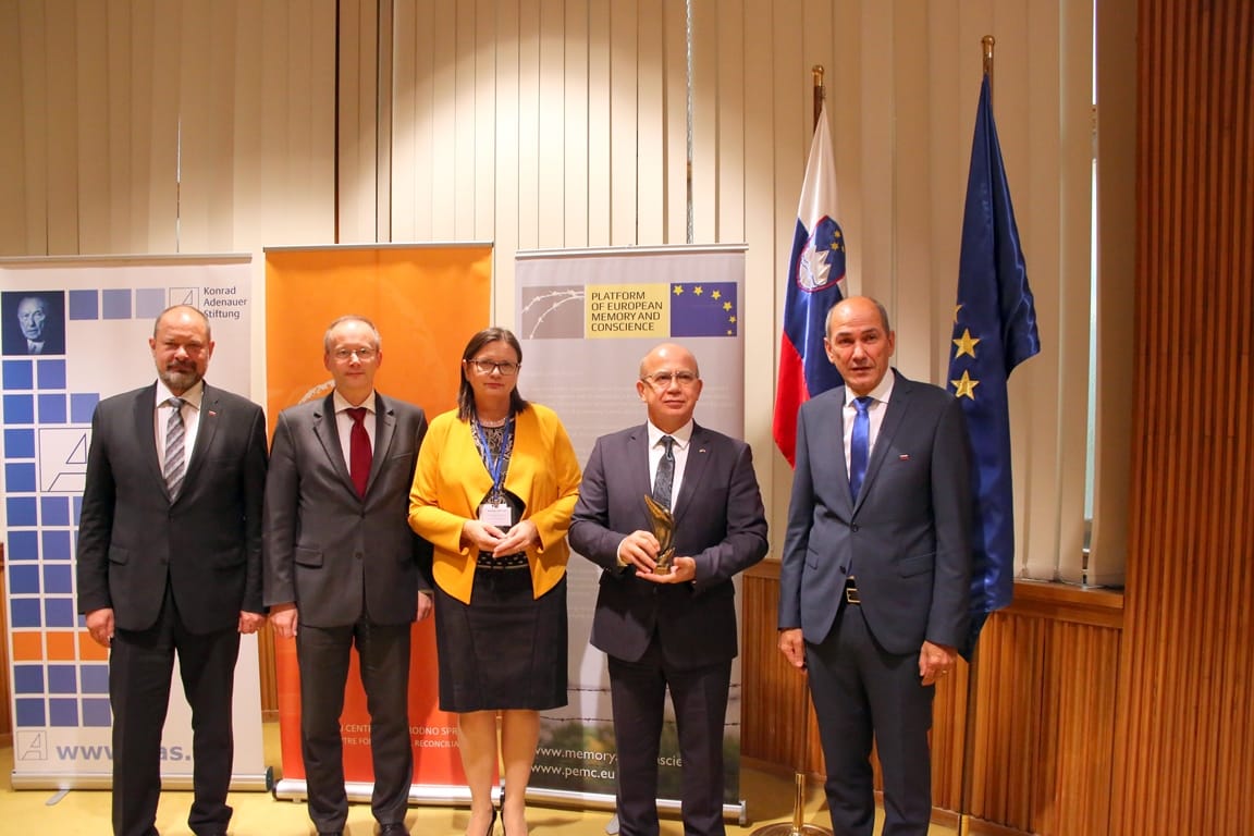 Mednarodna konferenca Temna stran meseca II: soočenje in refleksija 20 let kasneje