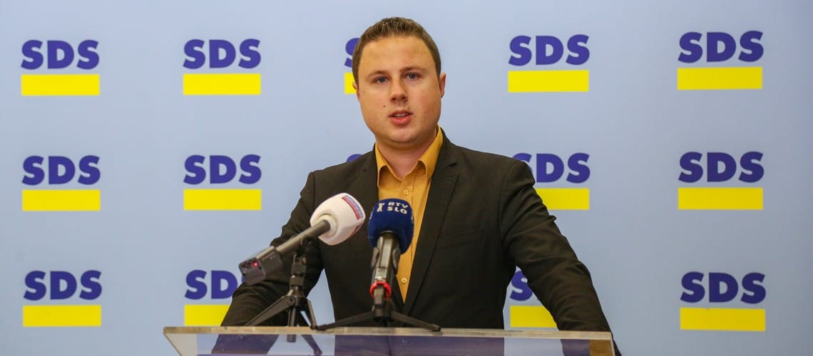 Zaostanki pri reševanju vlog za socialne prejemke so velika napaka nekdanje ministrice za delo Anje Kopač Mrak
