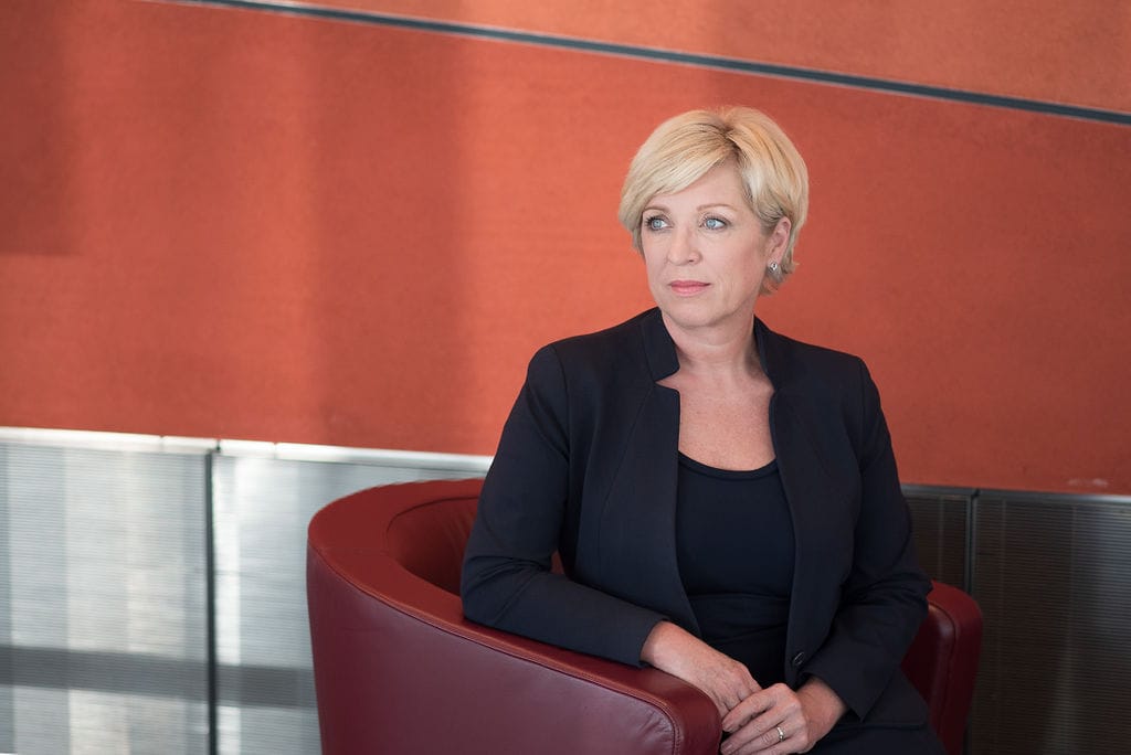 Romana Tomc: Politika mora slediti gospodarstvu