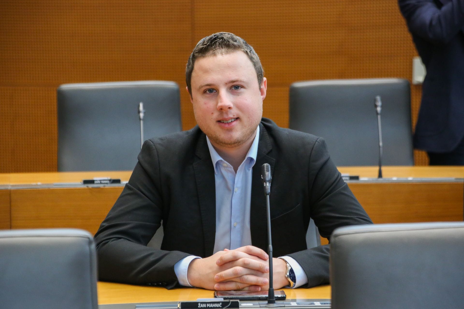 Žan Mahnič: Kako je možno, da niti ena mobilna kuhinja v lasti Slovenske vojske ni tehnično brezhibna?