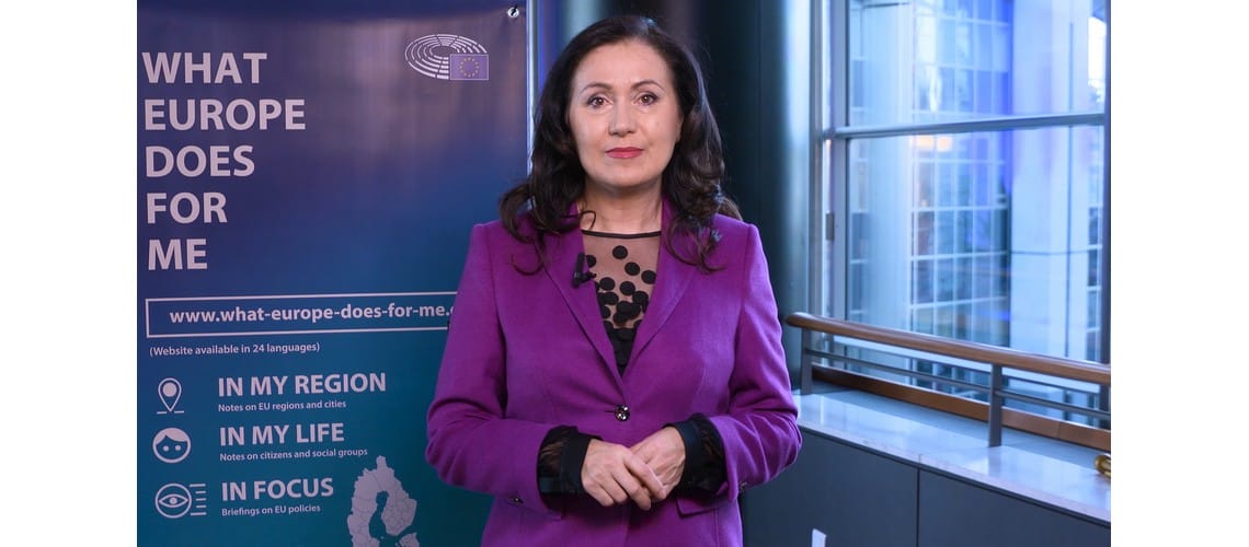 Potnikom v primeru zamud pripada razumna odškodnina