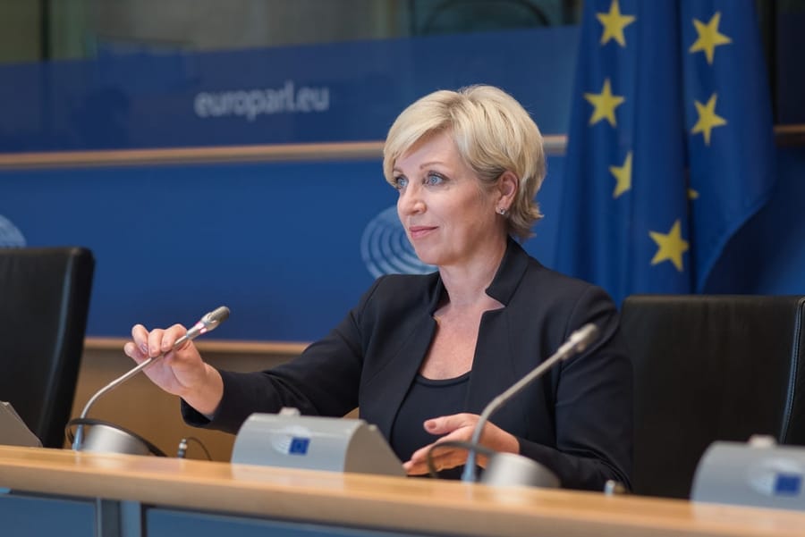 Romana Tomc: Če ne želimo, da Evropa razpade, pojdimo na volitve