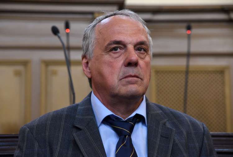 Slovenski evroposlanci Evropski komisiji: Kaj bo komisija storila glede očitnega tveganja kršitve vrednot EU v sodnem primeru Milka Noviča?