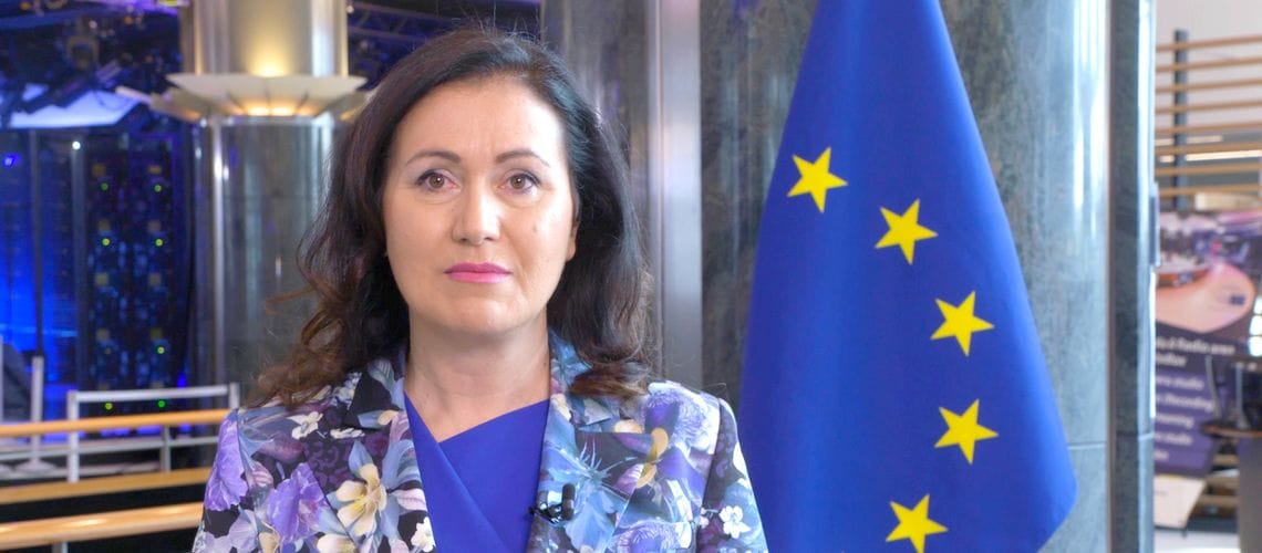 Za uspešno prihodnost potrebujemo močne in globoke korenine