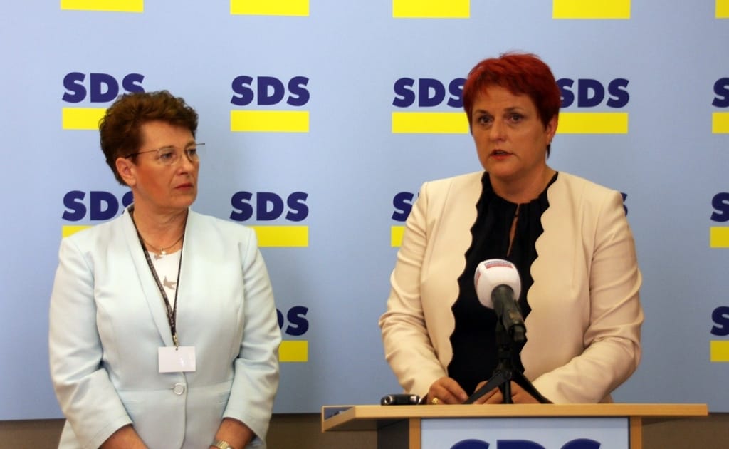 Začetek reševanja težav v zdravstvu in vojski je v spremembah enotnega plačnega sistema 