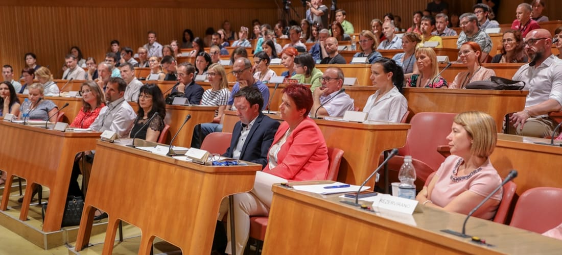 Javne šole se naj oplemenitijo z dobrimi programi zasebnih šol