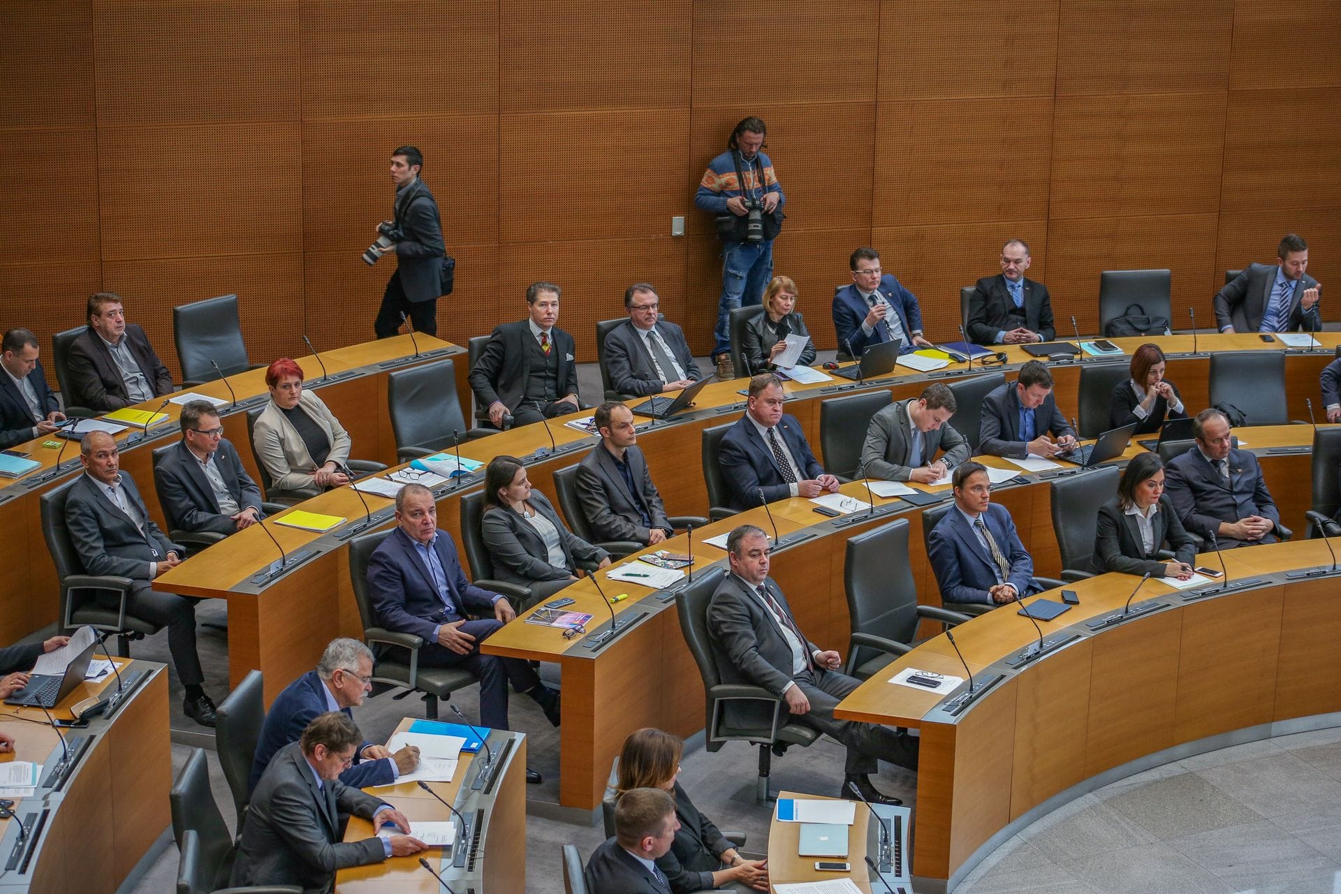 [NUJNA SEJA] Čas je, da se vlada resno loti problematike financiranja športne infrastrukture
