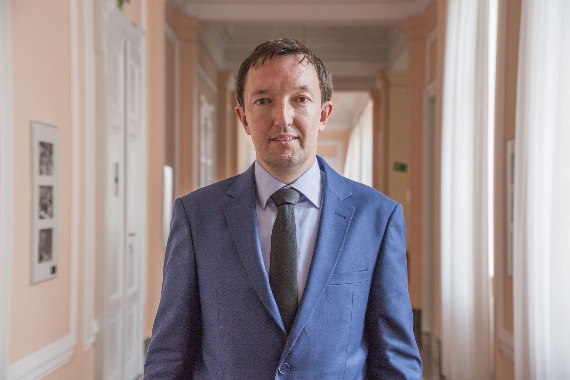 Tomaž Lisec: Kakšne ukrepe za hitrejše in lažje posvojitve otrok pripravlja ministrica za delo?